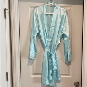 Never worn! Women’s Robe!